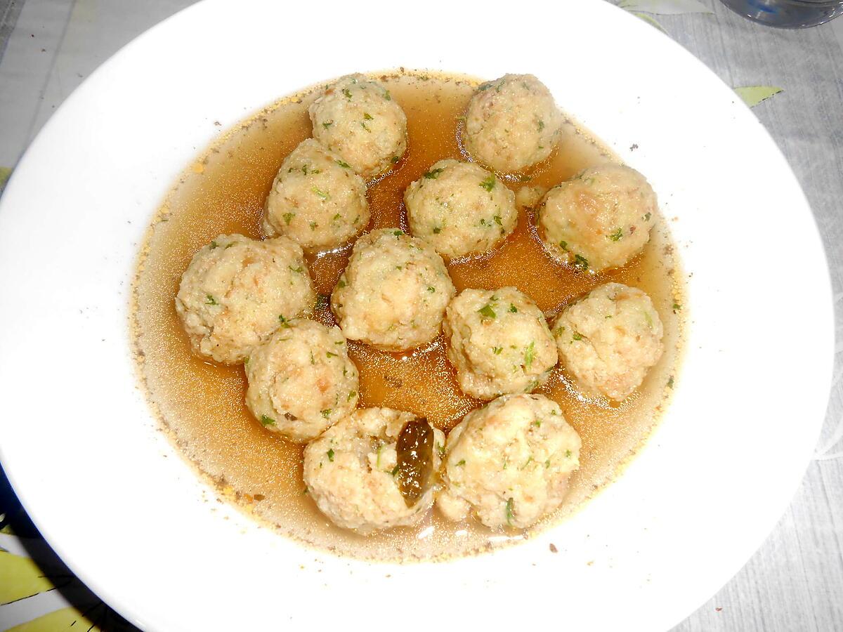 recette POLPETTINE DI PANE IN BRODO (petites boulettes de pain au bouillon)