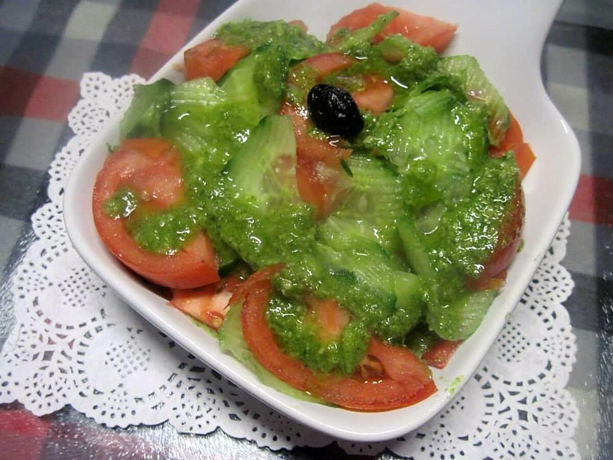 recette Salade de concombre et tomates. pesto de céleri.