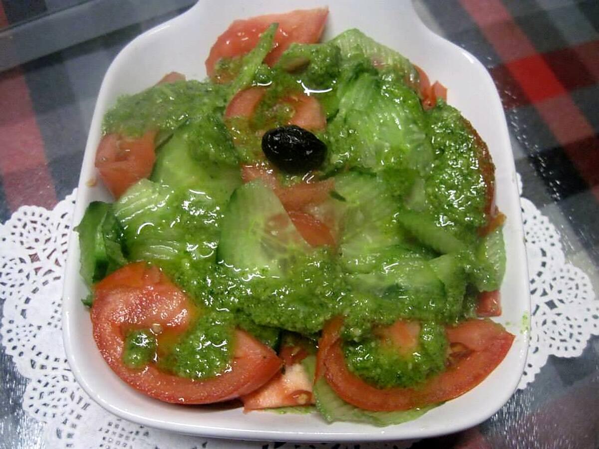 recette Salade de concombre et tomates. pesto de céleri.