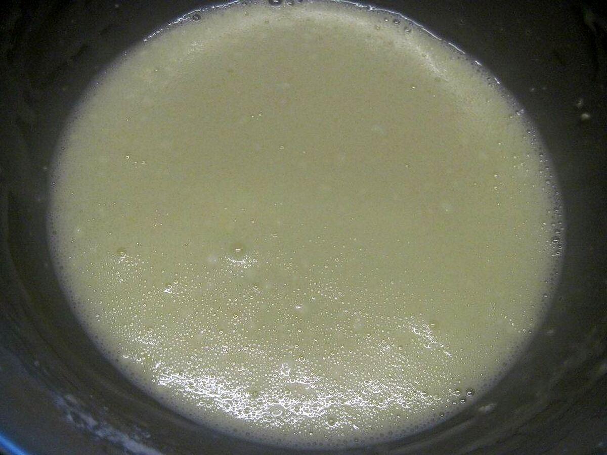 recette Tarte aux pruneaux d'Agen avec crème.