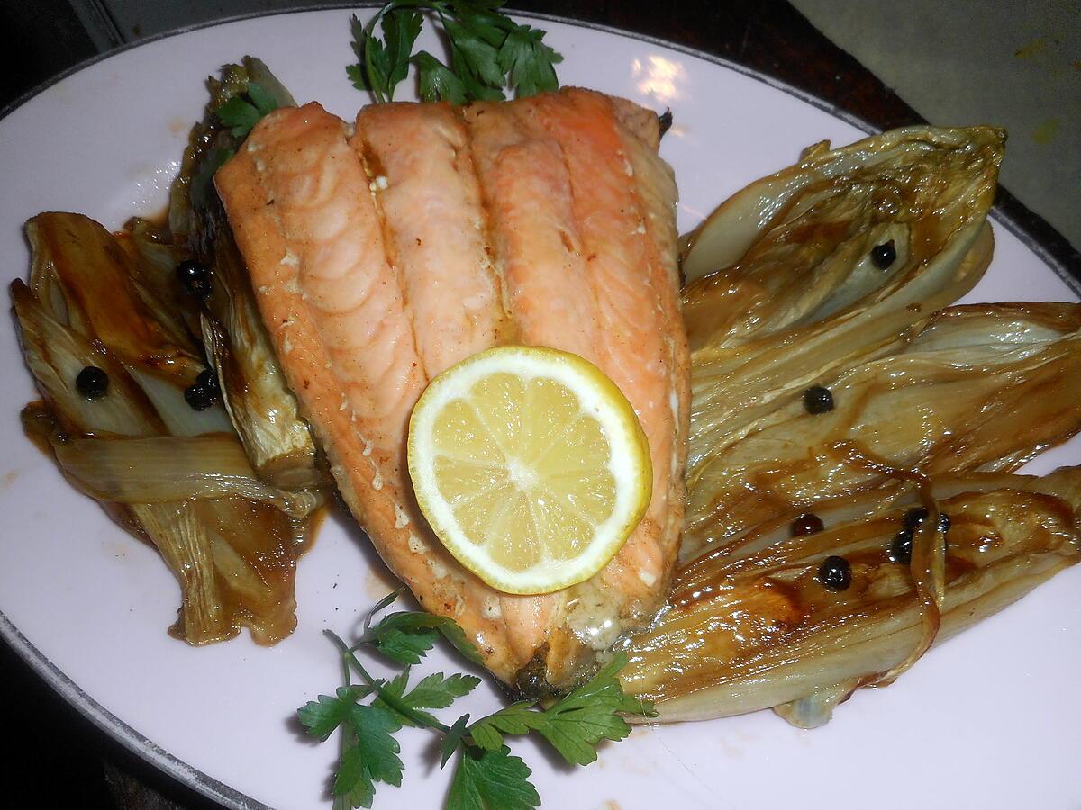 recette Filet de saumon aux endives et baies de geniévre