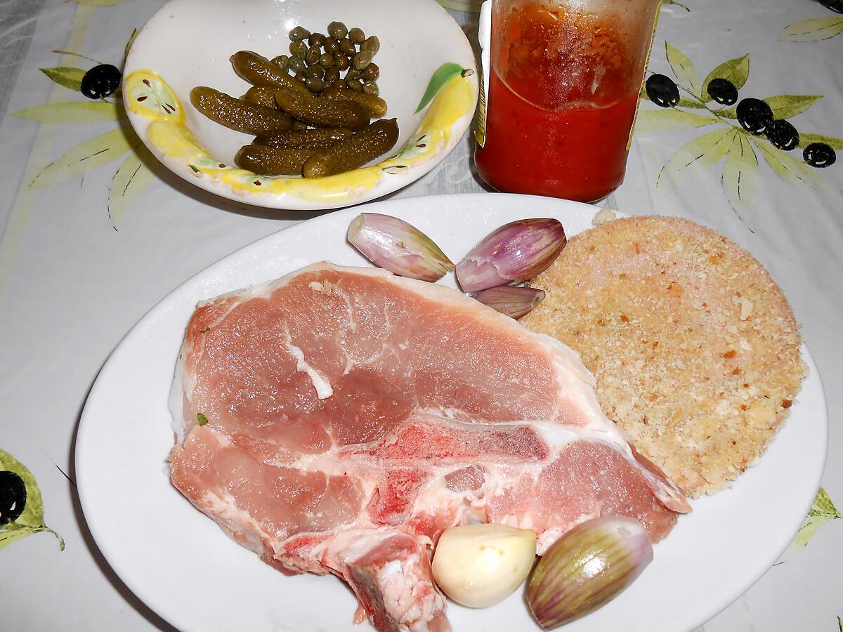 recette COTE DE PORC ET STAECK DE MORTADELLE A LA CHARCUTIERE