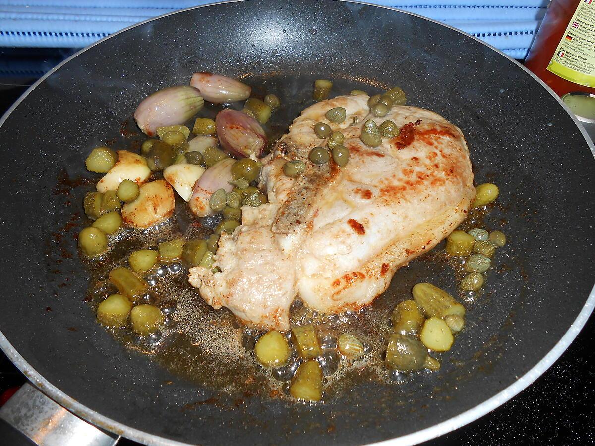 recette COTE DE PORC ET STAECK DE MORTADELLE A LA CHARCUTIERE