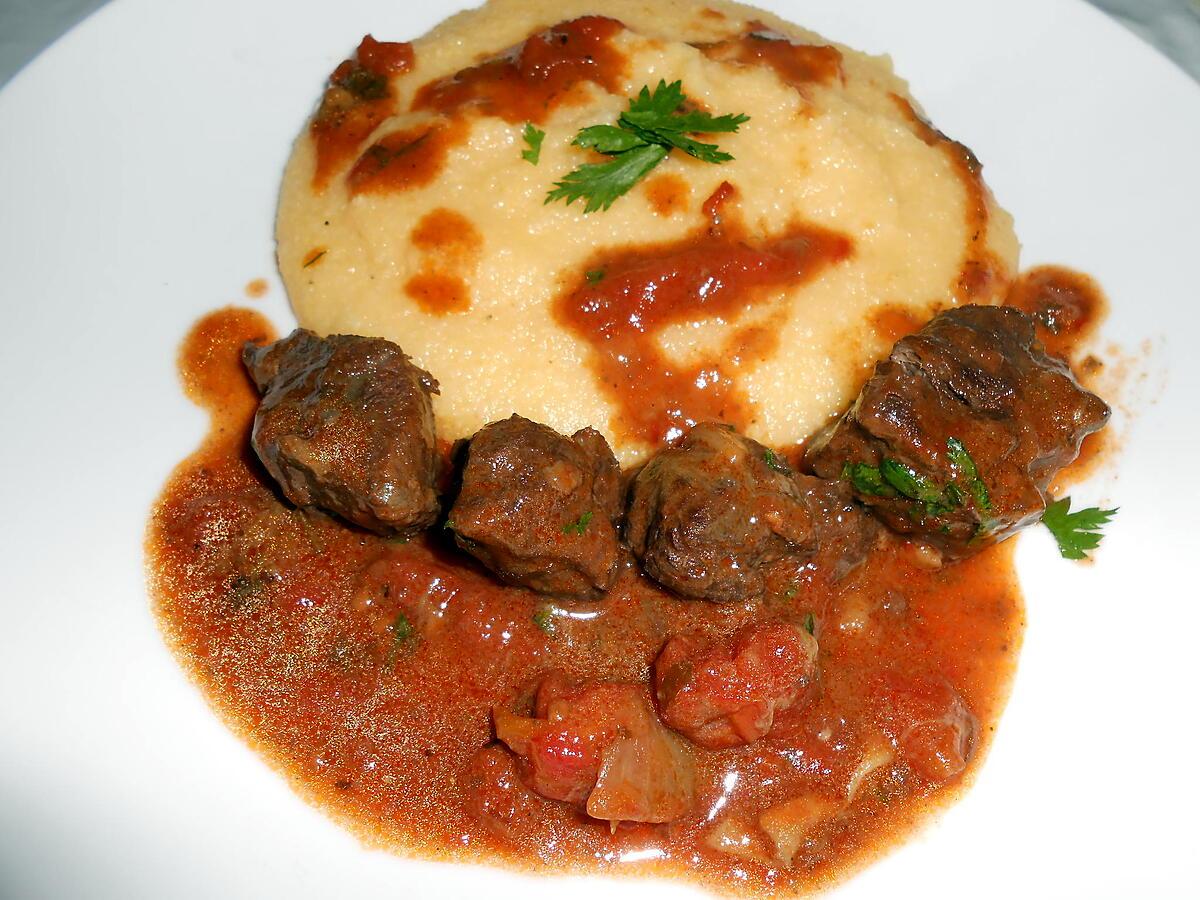 recette SPEZZATINO DE SANGLIER EN DAUBE ET POLENTA