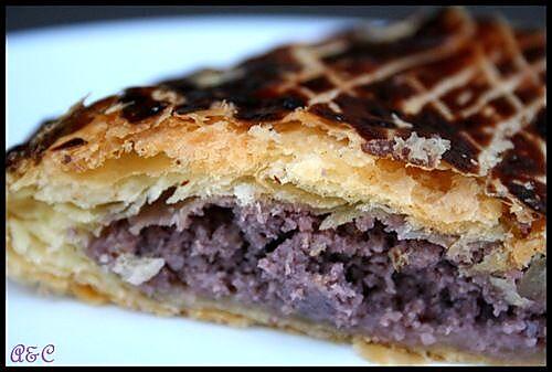 recette ** Galette des rois garnie à la crème d'amande, coing et cassis ... légère comme un souffle**