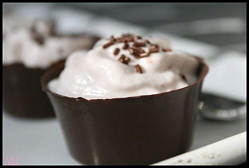 recette ** Snobinettes Italiennes Cheese fraisy : Coque en chocolat, mousse ricotta à la confiture de fraise **