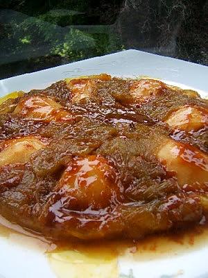 recette Tatin aux poires et compotée de rhubarbe sur un lit de caramel au lait