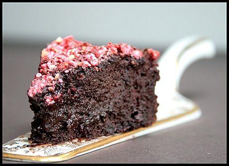 recette ** la recette du merveilleux gâteau fondant/mousseux au chocolat de L.Salomon avec de la fraise et des pralines rose !**