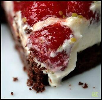 recette **Tarte mousseline aux fraises sur sablé chocolat gelée pistachée au Noyau de Poissy **