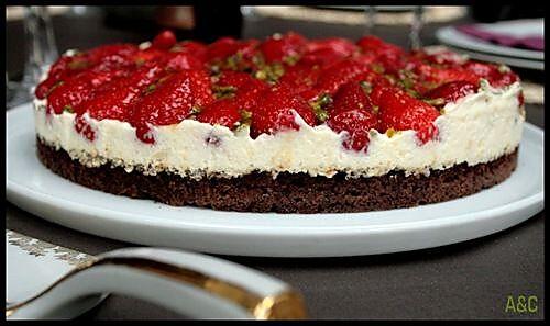 recette **Tarte mousseline aux fraises sur sablé chocolat gelée pistachée au Noyau de Poissy **