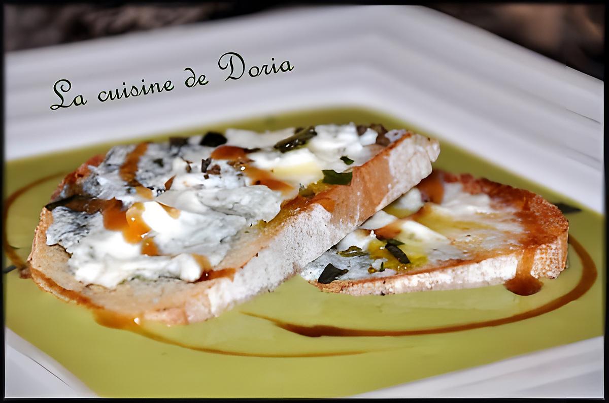 recette Velouté froid de courgettes à l'ail et basilic, tartines de Gorgonzola