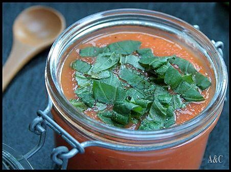 recette ** Soupe Glacée , frappée & légère avec des Tomates  au basilic **