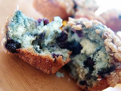 recette Muffins aux bleuets-citron avec sa garniture de flocons d'avoine