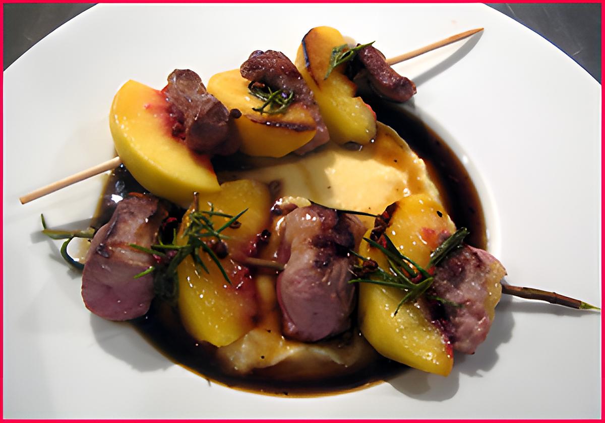 recette Brochettes canard et pêches sur polenta