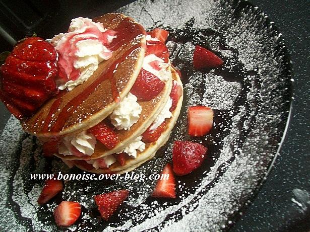 recette pancake au lait de coco fraises et la creme chantilly