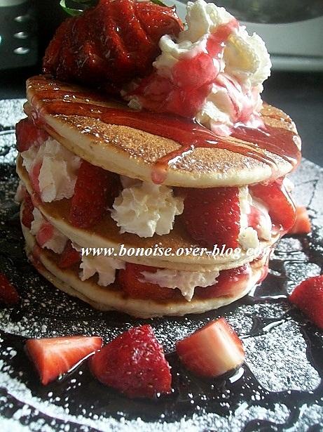 recette pancake au lait de coco fraises et la creme chantilly