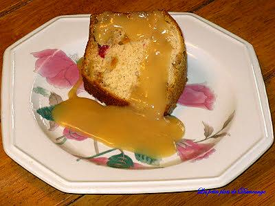 recette Gâteau à la salade de fruits et sauce au caramel