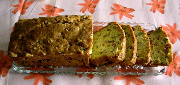 recette Cake moelleux aux olives,au beaufort et au jambon (photo perso)