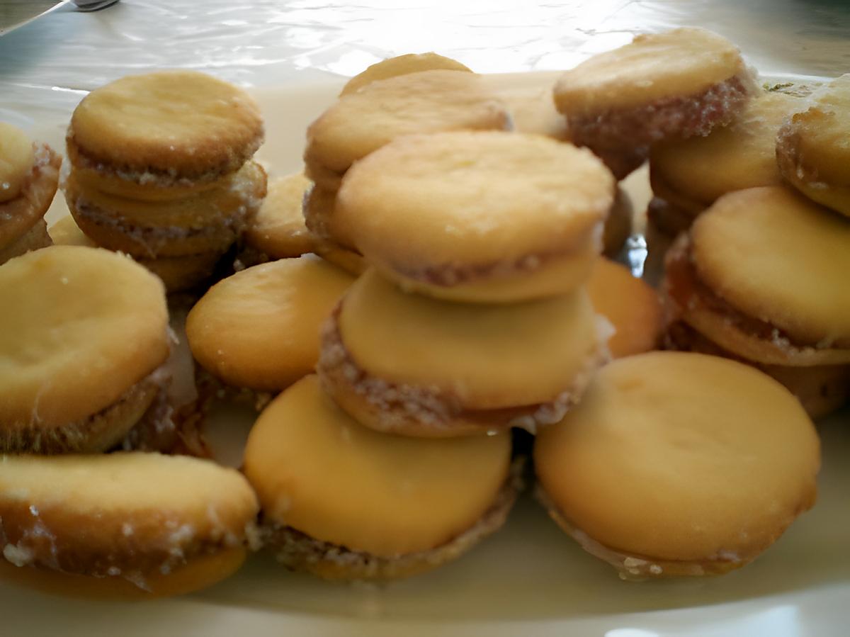 recette Alfajores, sables en sandwich fourres de confiture de lait ( dulche de leche) et de noix de coco