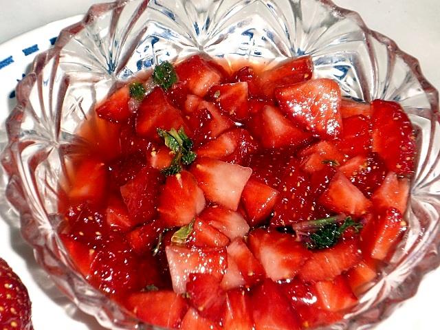 recette TARTARE DE FRAISES A LA MENTHE POIVRÉE