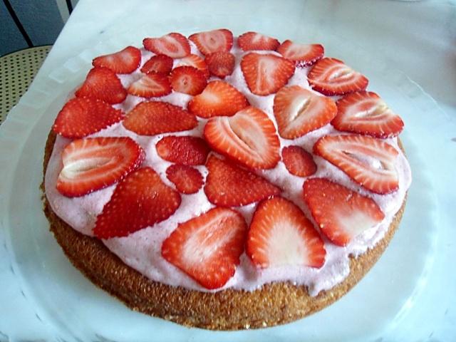 recette GÉNOISE A LA MOUSSE DE FRAISE