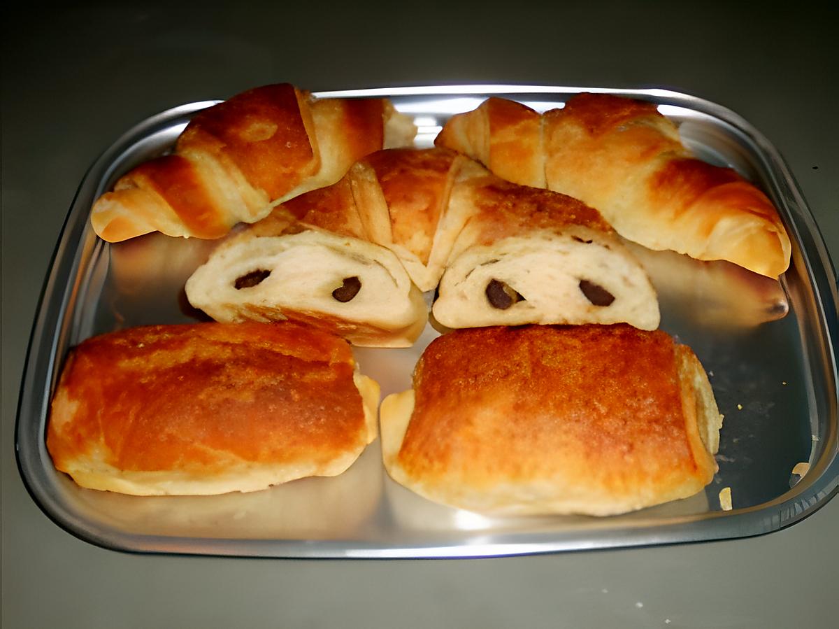 recette CROISSANTS ET PETITS PAINS AUX CHOCOLATS FEUILLETES