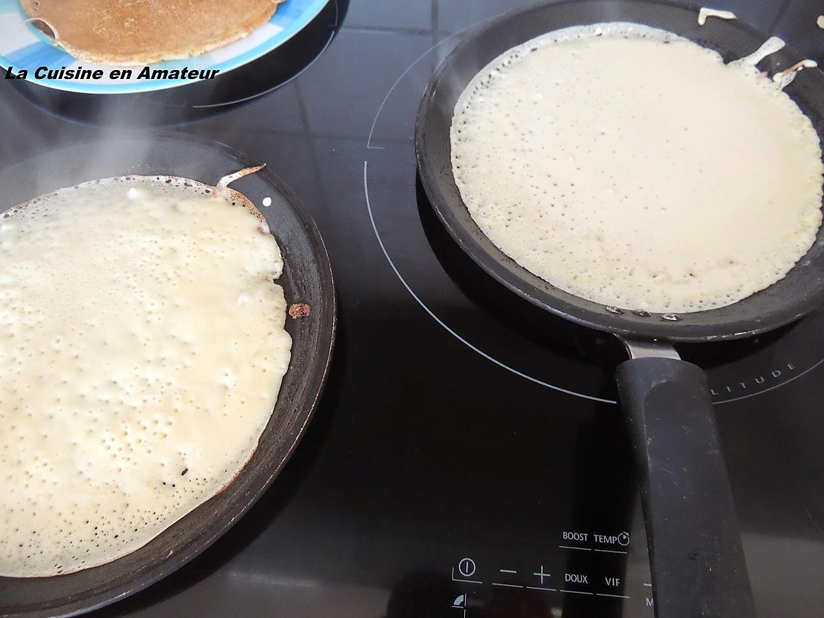 recette Corolles de crêpes garnies avec des boules de glace, chantilly et coulis de chocolat