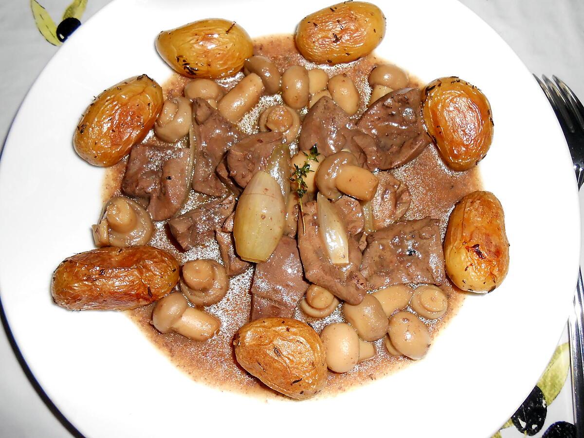 recette ROGNONS SAUCE AU POIVRE ET CHAMPIGNONS GRENAILLES AU THYM FRAIS