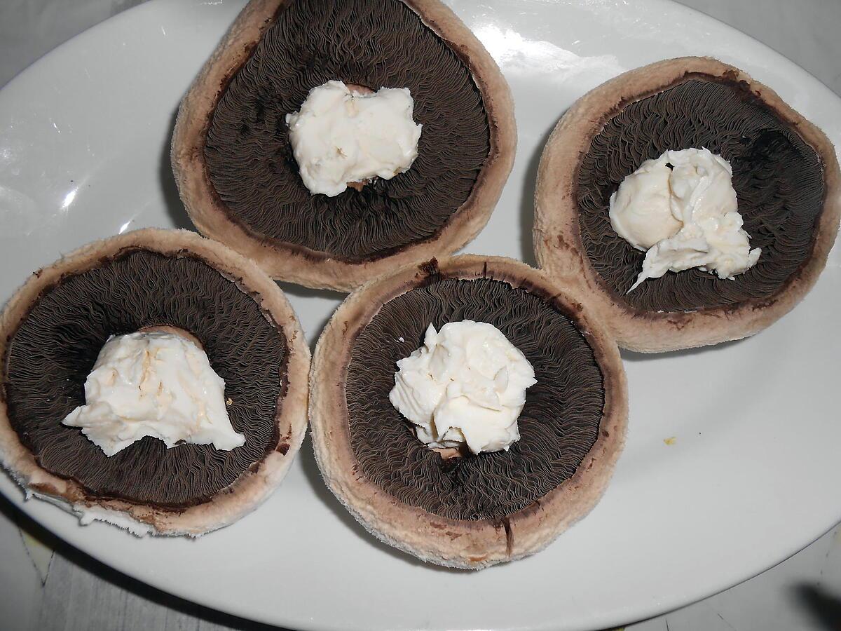 recette CHAMPIGNONS FARCIS VIANDE ET CREME DE CHEVRE