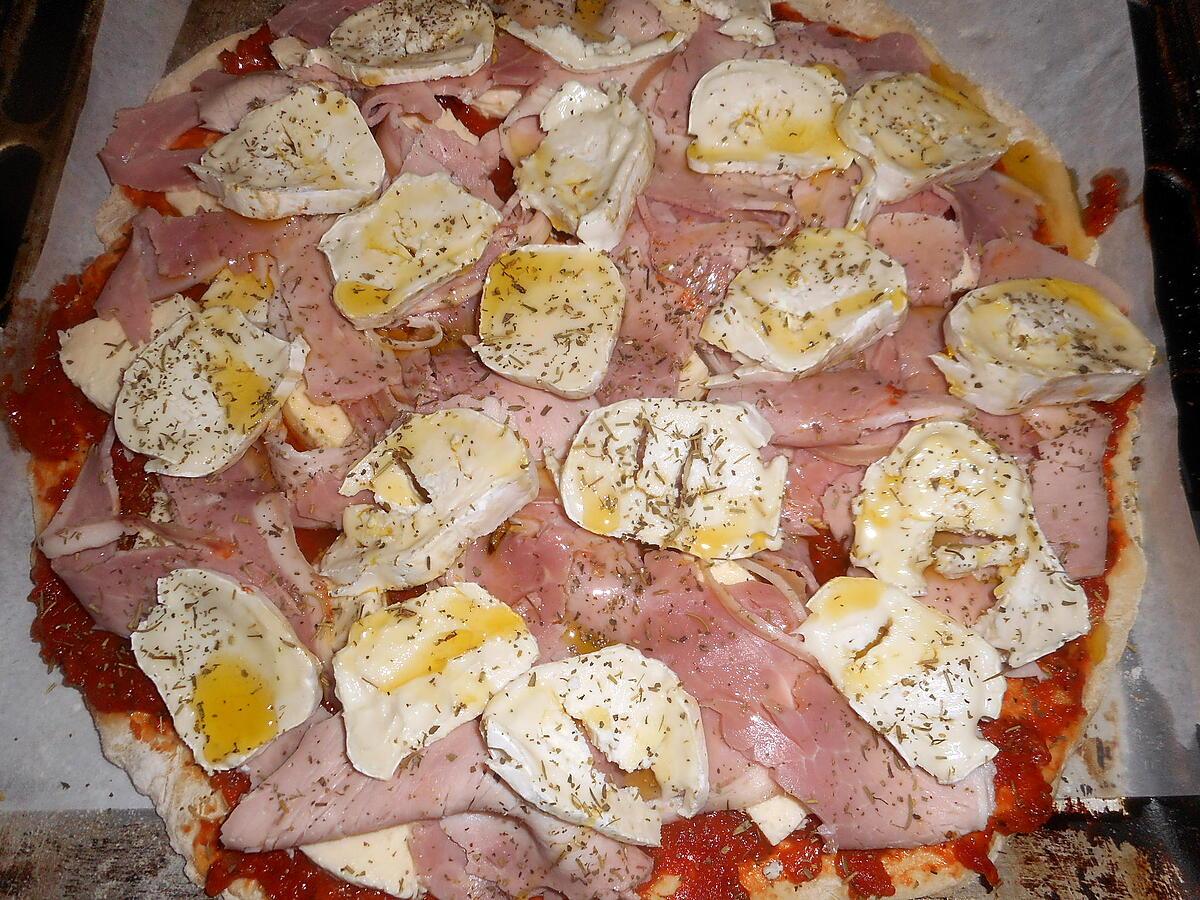 recette Pizza jambon ,mozzarella,fromage de chévre