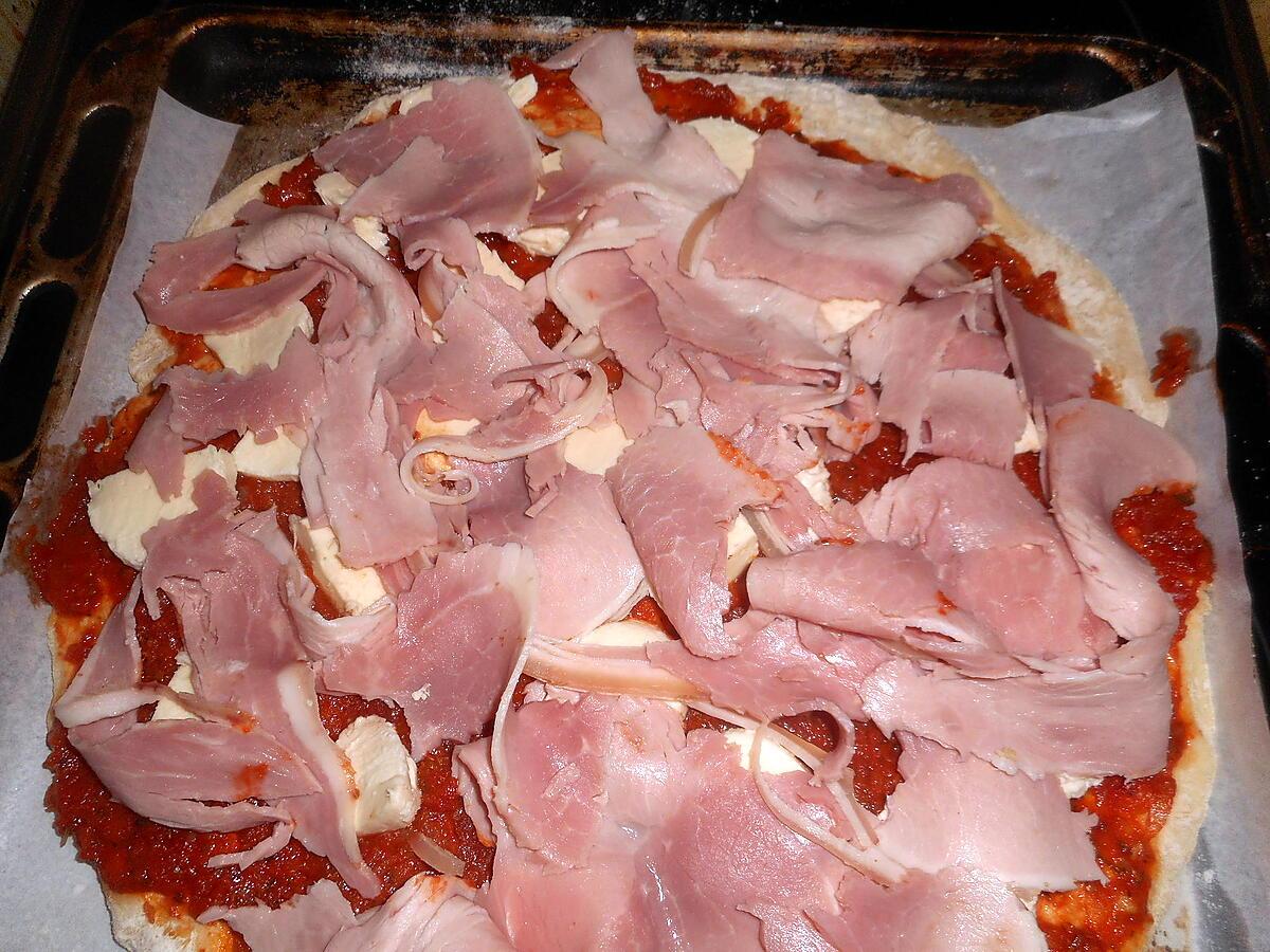 recette Pizza jambon ,mozzarella,fromage de chévre