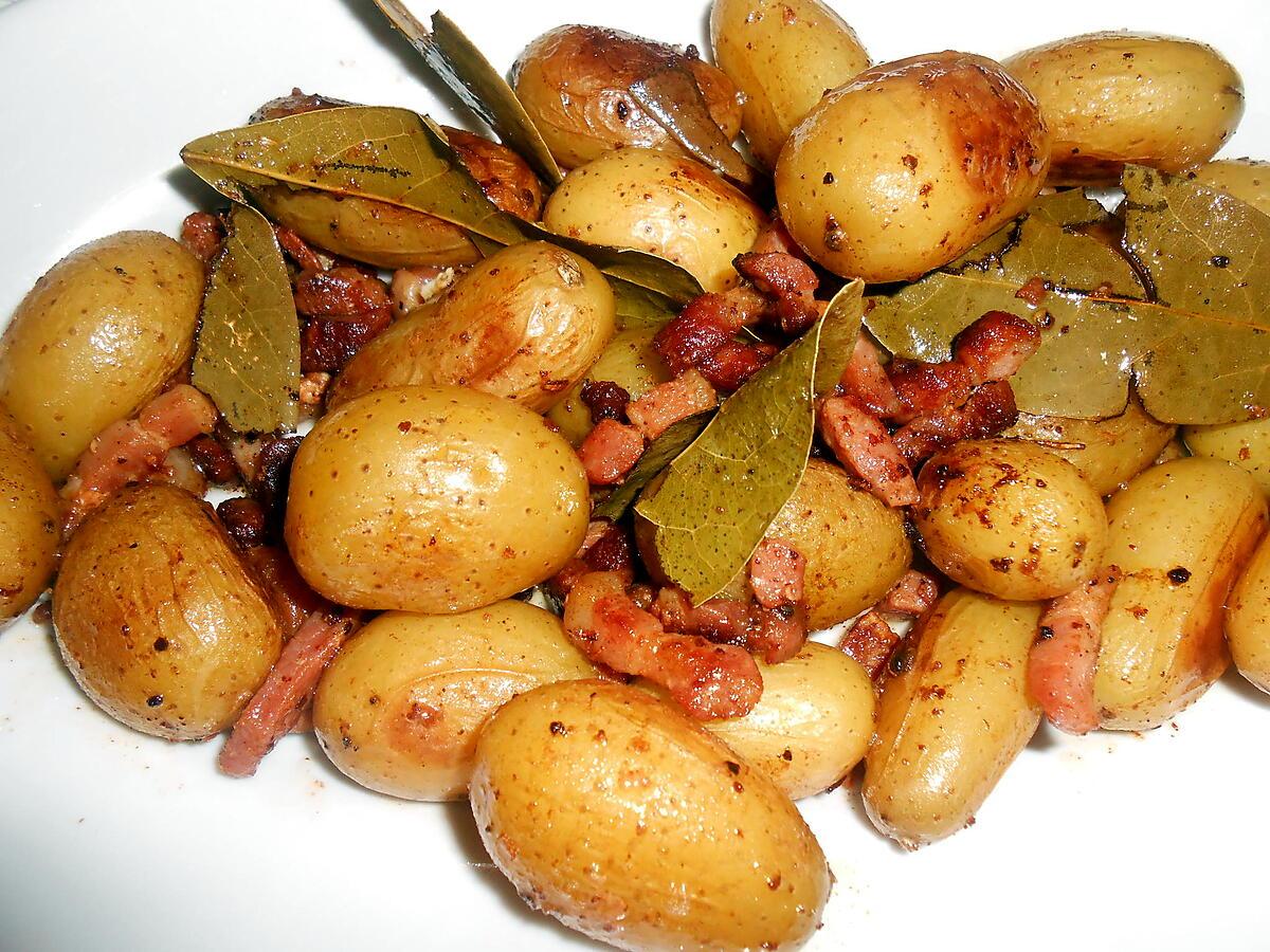 recette GRENAILLES AU LAURIER ET LARDONS OEUFS AU PLAT