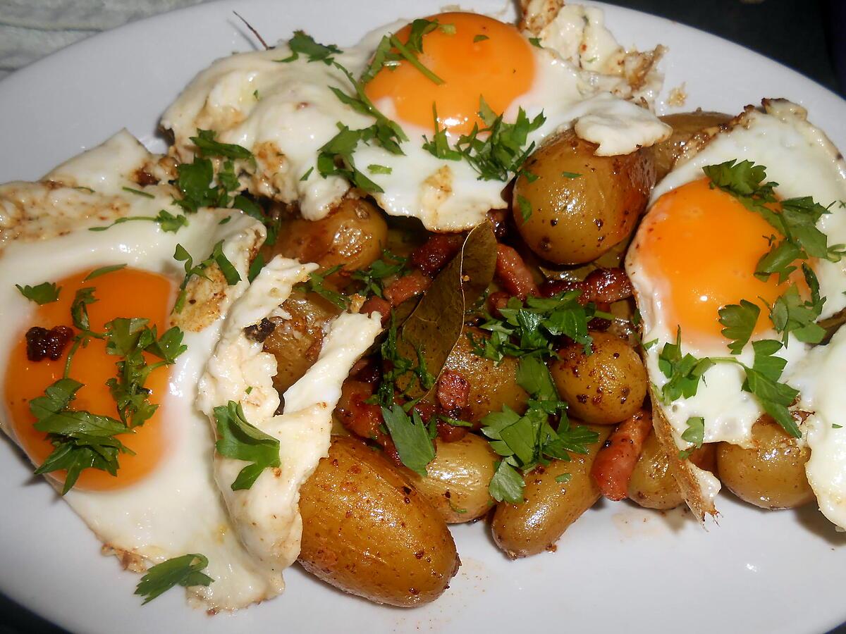 recette GRENAILLES AU LAURIER ET LARDONS OEUFS AU PLAT