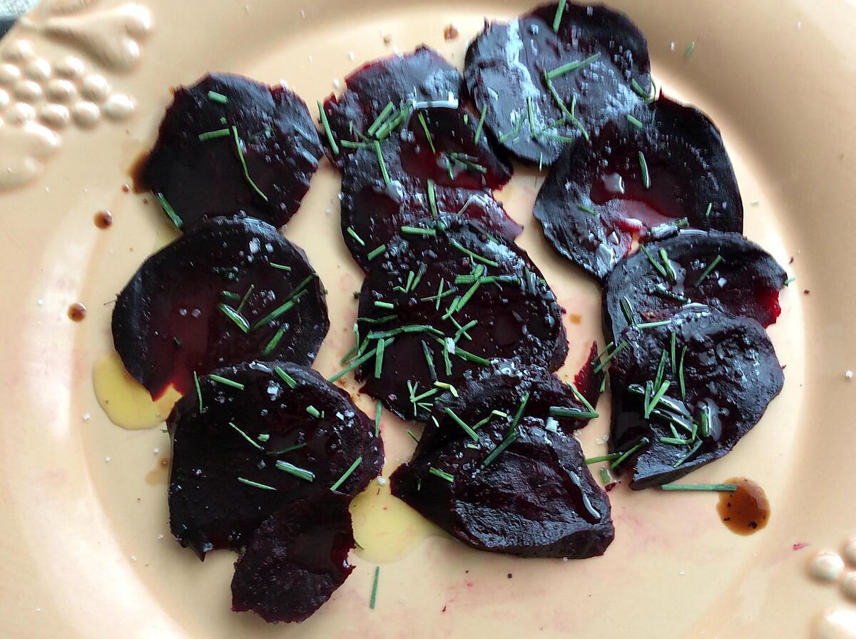 recette Carpaccio de betteraves, huile d'olive,vinaigre balsamique.