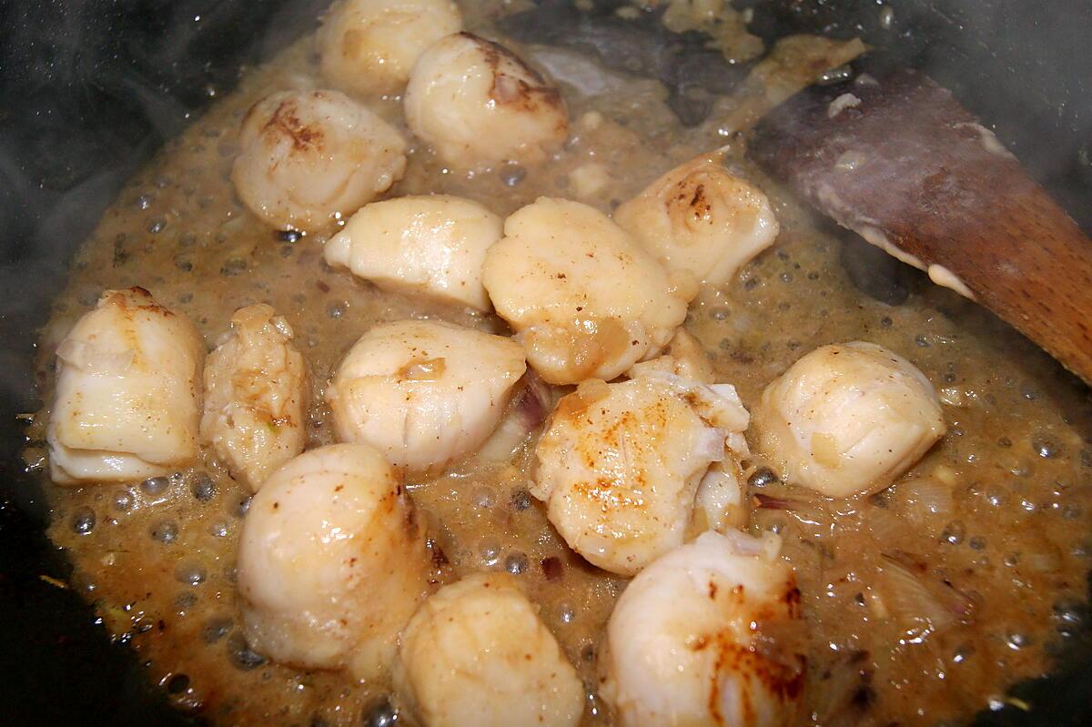 recette Poêlée de Saint-Jacques, sauce crémée au madère