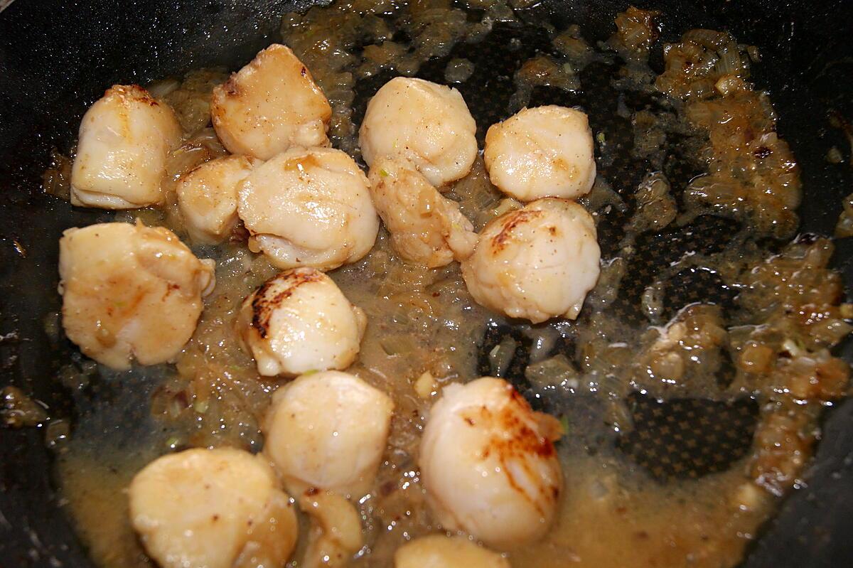 recette Poêlée de Saint-Jacques, sauce crémée au madère