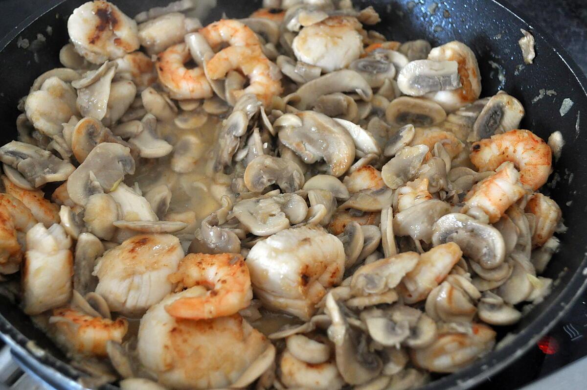 recette Gratin sauce safrané de st Jacques, crevettes et champignons