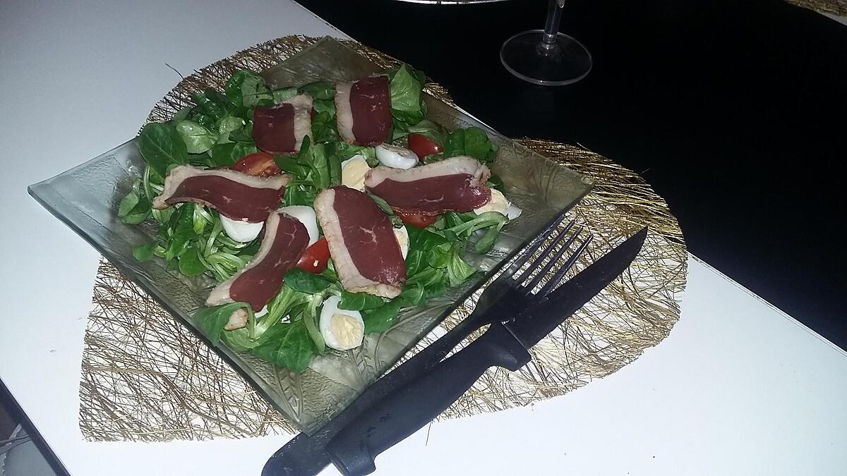 recette Salade de mâche oeufs de caille et tranche de canard séché