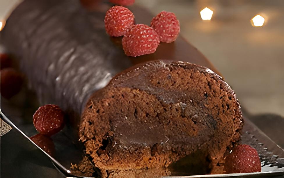 recette BUCHE FONDANTE AU CHOCOLAT ET FRAMBOISES