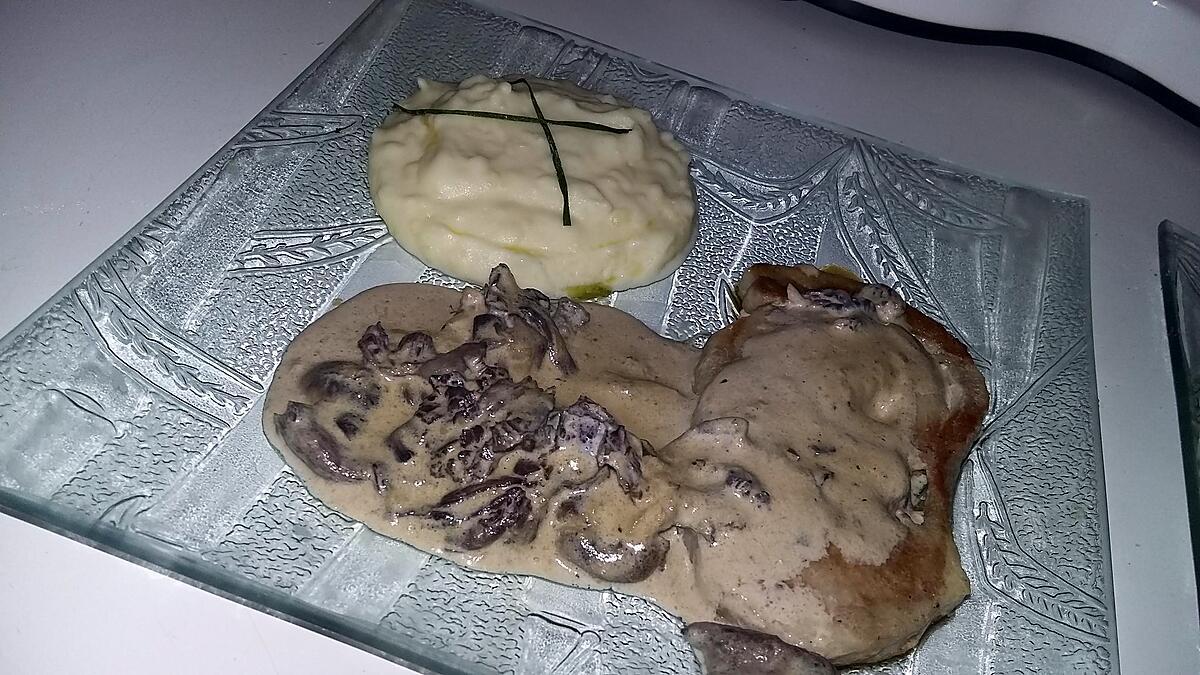 recette Roulade de porc a la sauce au champignons et mousse de cèpe, purée maison a l'huile de truffe blanche