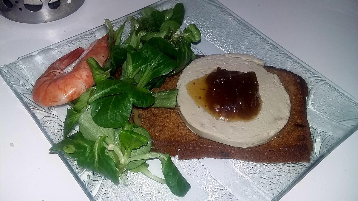 recette Mâche et fois gras au confit de figue sur tartine de pain d'épice figue et noix