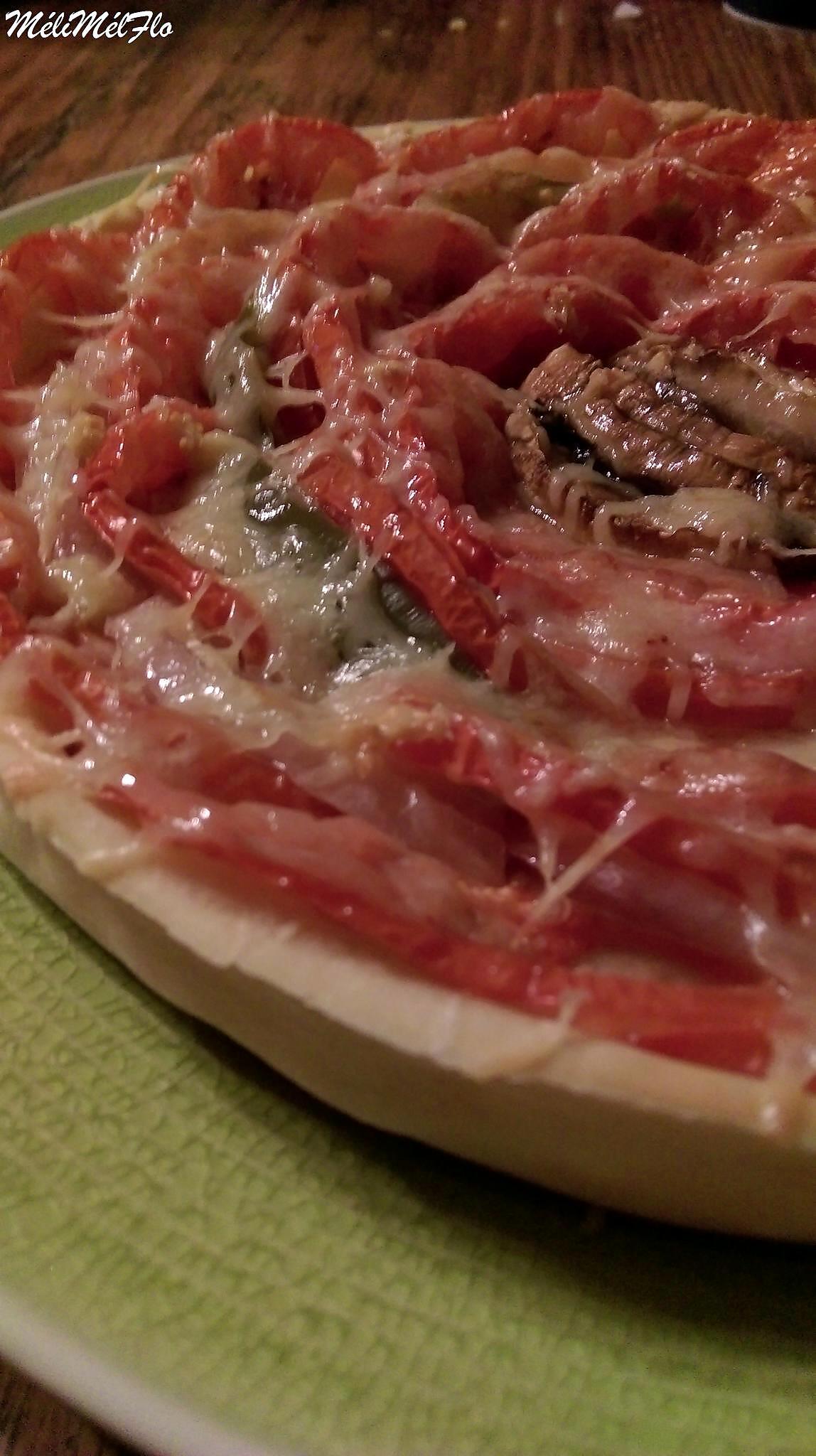 recette Tarte rosace tomate , poivron, oignon et champignon