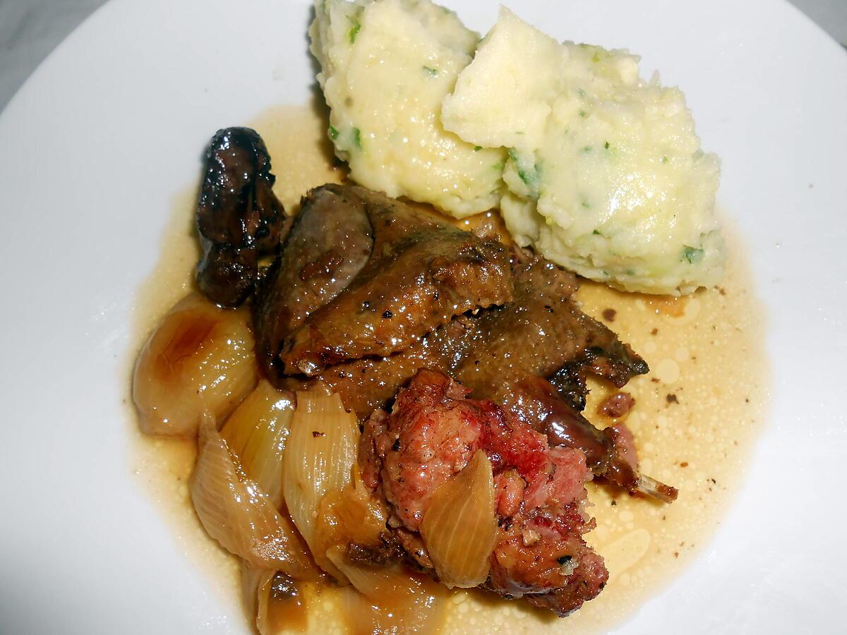 recette PIGEON SAUVAGE BRAISE AUX PETITS OIGNONS