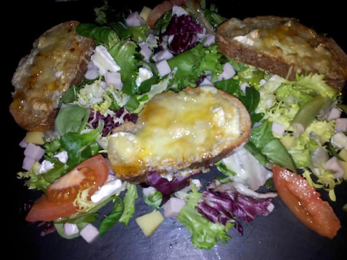 recette Salade campagnarde au poulet et 3 fromages chaud au miel