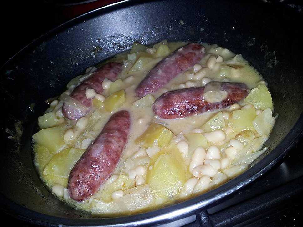 recette Ragoût de saucisses de diots au vin blanc et oignons