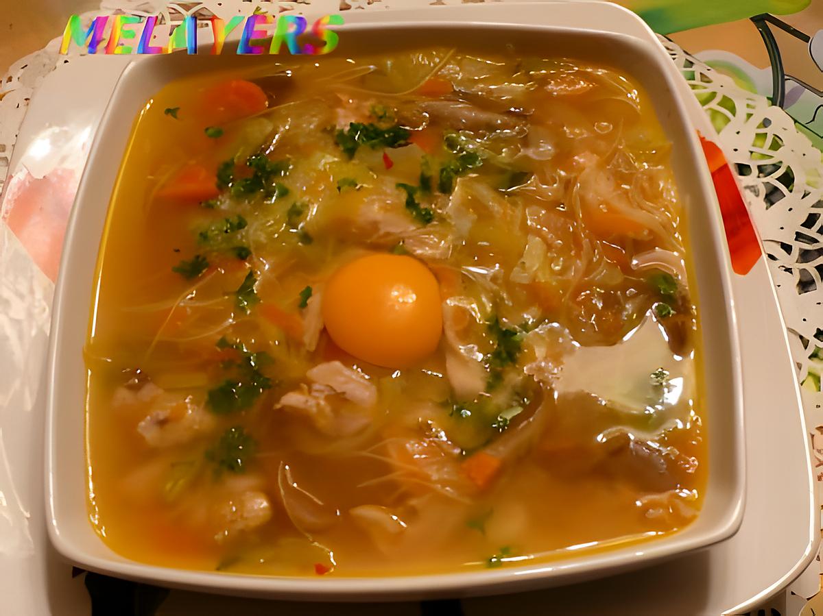 recette SOUPE DE POULET AU GIROLE  ET SES PETITS LEGUMES,ET SON VERMICELLE CHINOIS