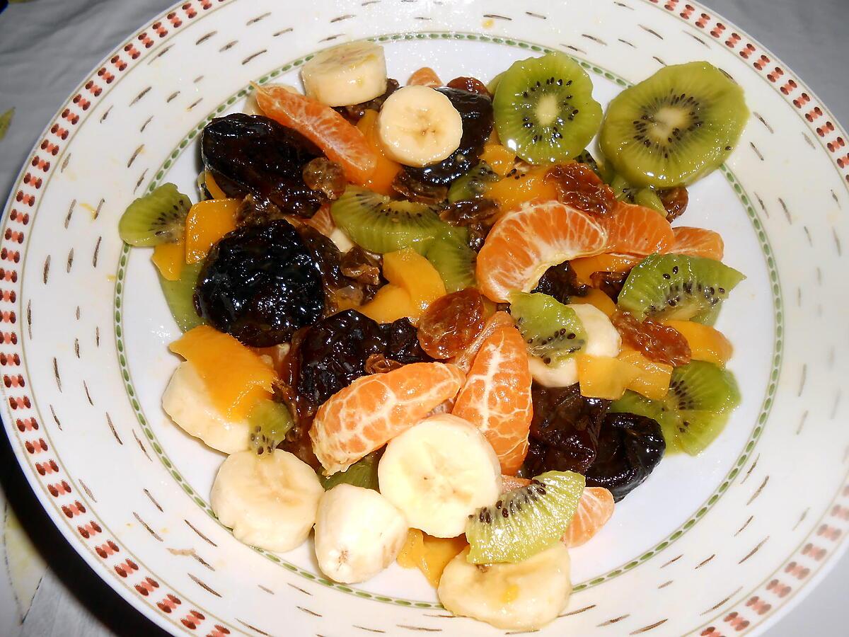 recette SALADE DE FRUITS D'HIVER A LA MOUSSE AU BROCCIU