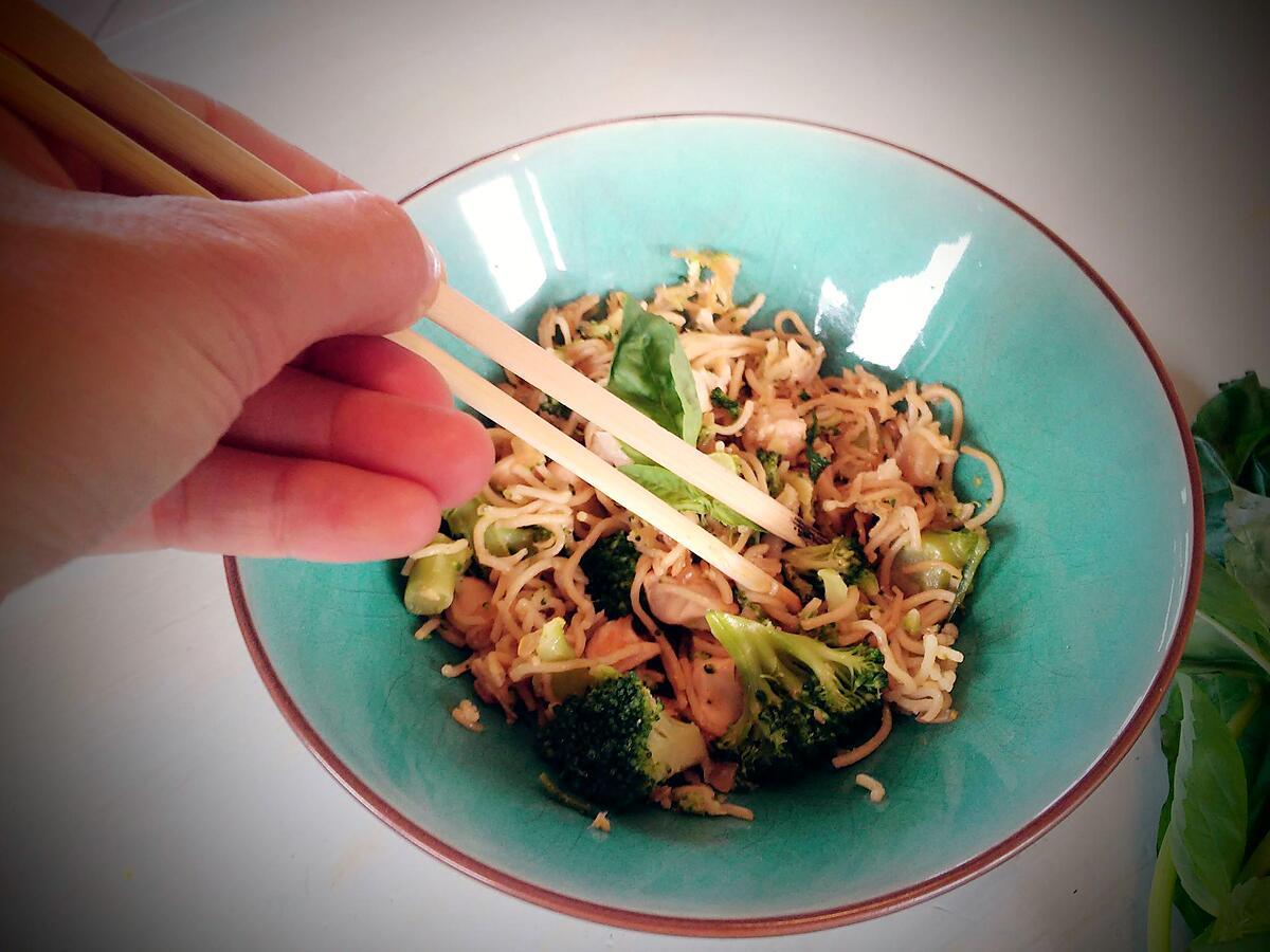 recette Nouilles sautées au poulet, brocolis et gingembre frais