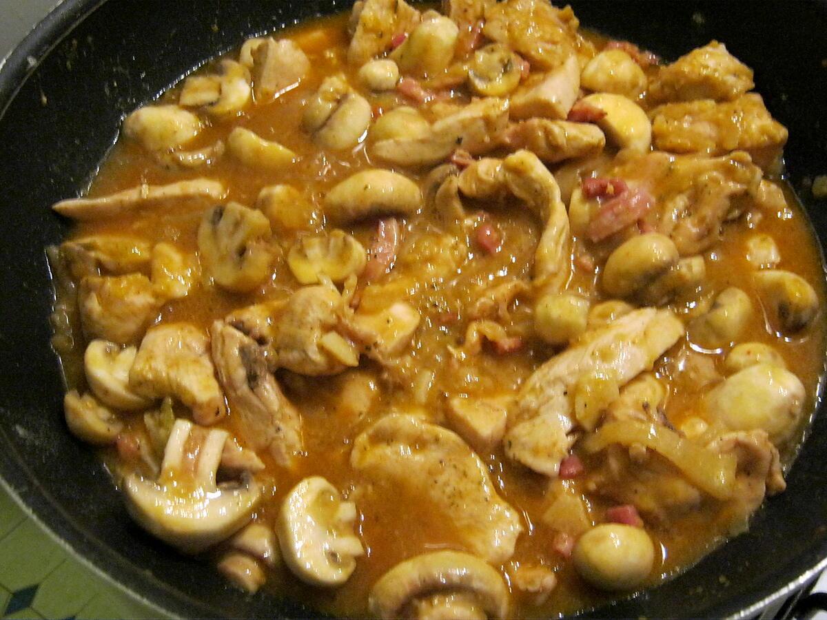 recette tourte au poulet,lardons fumés et champignons de chez nous crémés.