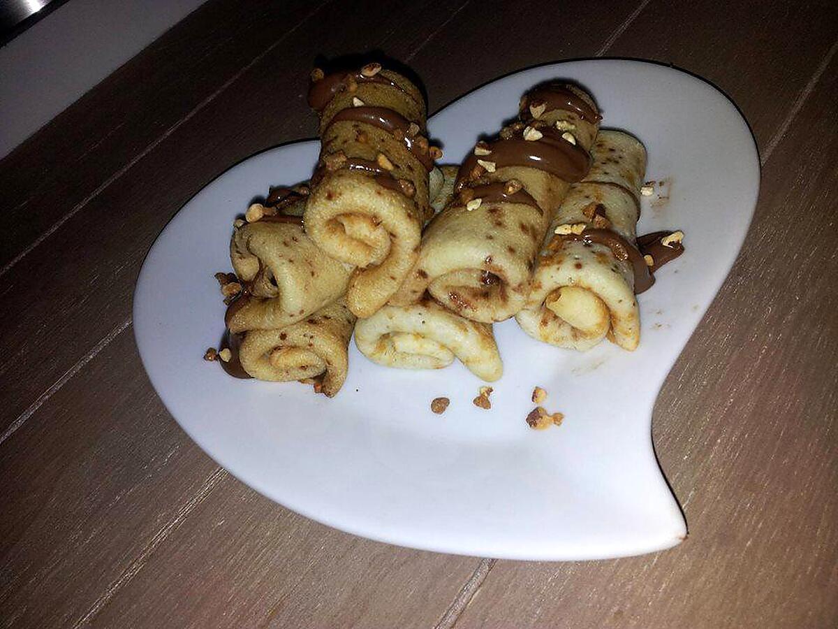 recette Mini crêpes roulé au nutella et pépites de pralin